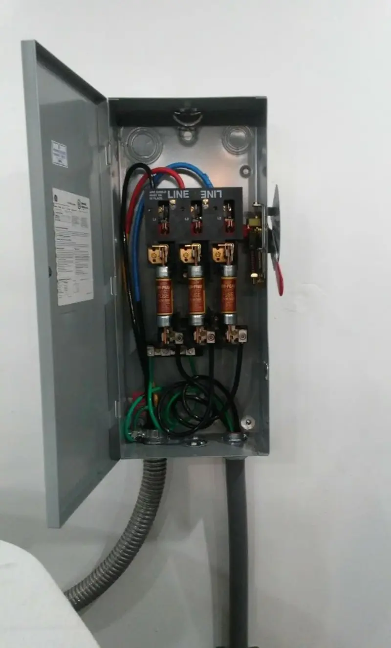 Three-phase disconnect switch installed for Smoke Detector Installation in Chicago Heights